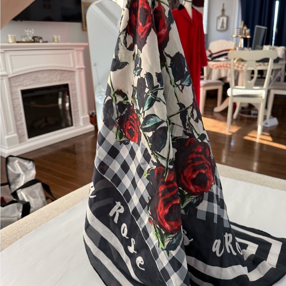 Clever Carriage Company Rose Patterned Scarf - Black and Red 💯 Silk - Picture 5 of 11